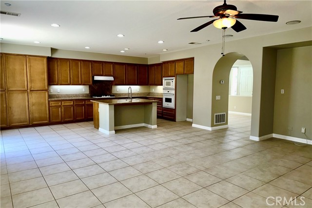 Detail Gallery Image 8 of 47 For 5919 Lawson Peak, Fontana,  CA 92336 - 4 Beds | 3 Baths