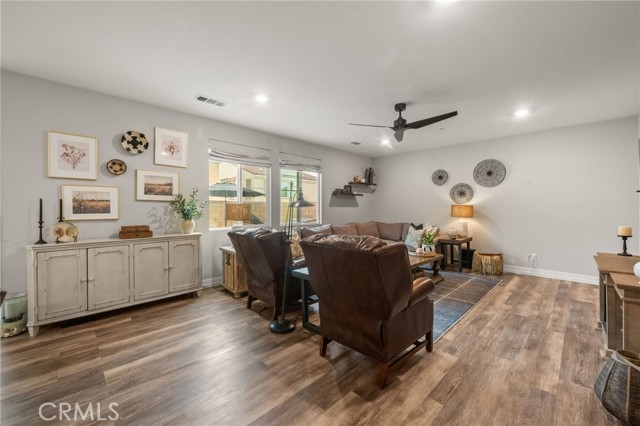 Detail Gallery Image 9 of 58 For 4975 Oak Moss, Fontana,  CA 92336 - 4 Beds | 3 Baths