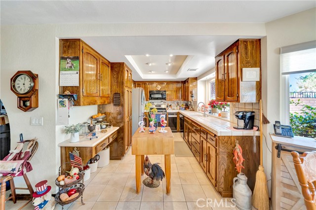 Detail Gallery Image 16 of 74 For 433 Fairway Dr, Palmdale,  CA 93551 - 5 Beds | 3/1 Baths