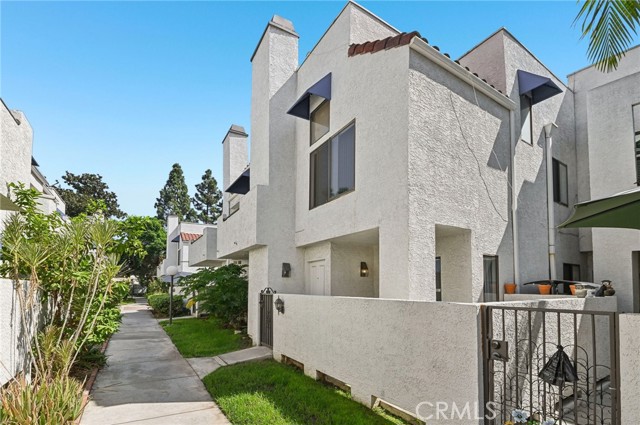 Property photo of 602 Park Shadow CT