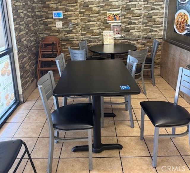 4672 W Florida Ave, Hemet CA: https://media.crmls.org/medias/5acd2738-c8b5-4d6e-a948-c32757b6e6e7.jpg