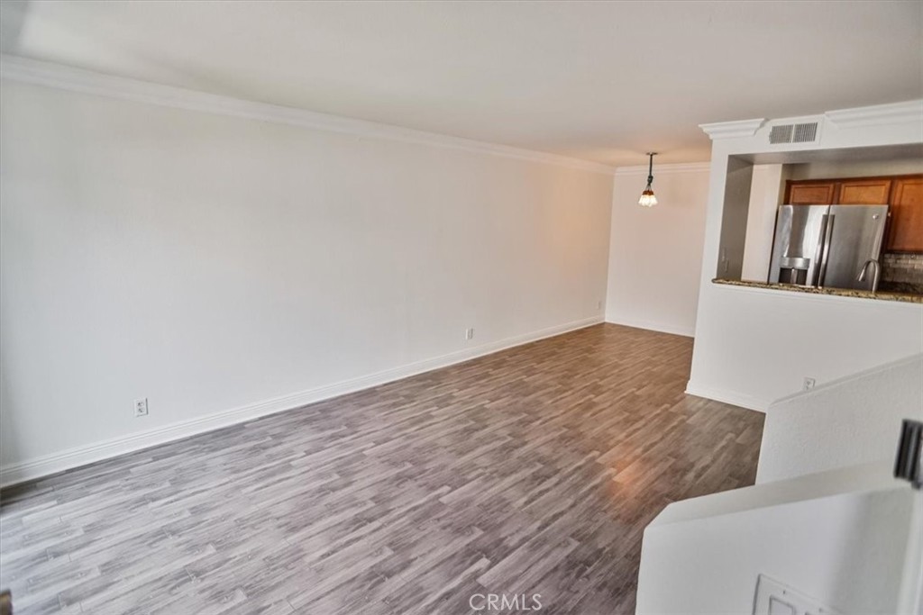 355 N Maple Street 223Burbank img 4