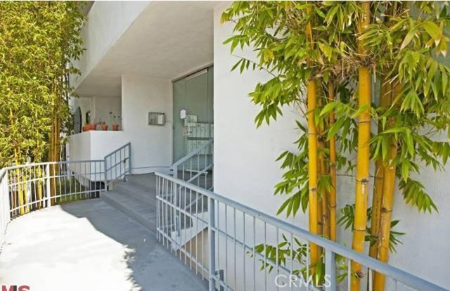 Detail Gallery Image 2 of 26 For 1930 N Vermont Ave #107,  Los Angeles,  CA 90027 - 1 Beds | 1 Baths