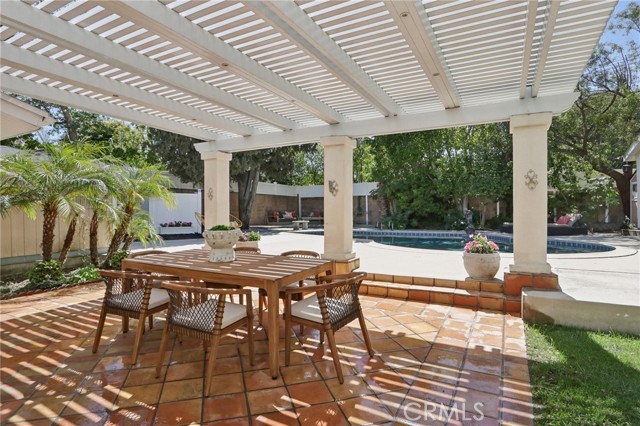 5347 Hinton Avenue, Woodland Hills CA: https://media.crmls.org/medias/5acf2774-e264-4417-b8db-fe43ed943944.jpg