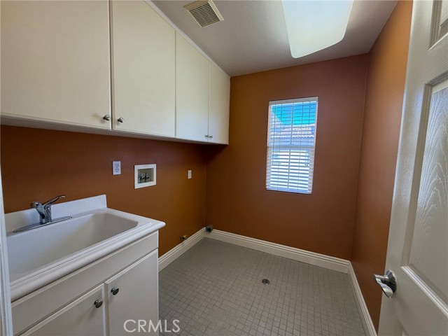27 HIGHFIELD GLEN, Irvine CA: https://media.crmls.org/medias/5acf56d3-c8a8-4492-aa83-78da8ddd589e.jpg