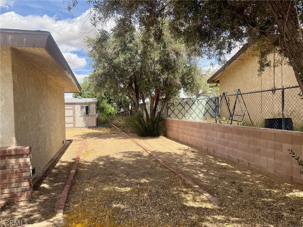 https://media.crmls.org/medias/5ad0be1a-171b-4aab-bbbb-474bd7c943c9.jpg?preset=X-Large
