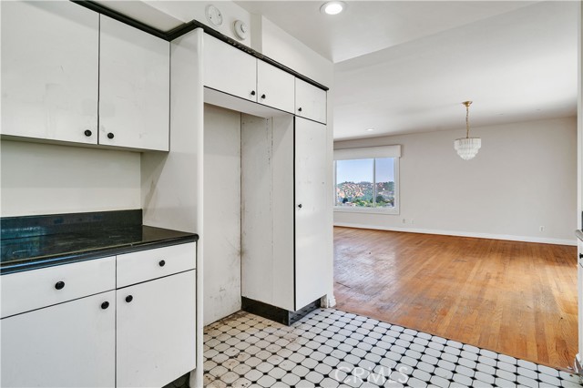 728 Quail Drive, Los Angeles CA: https://media.crmls.org/medias/5ad13ef1-8f25-45c7-9aa9-3a6e186b7fda.jpg