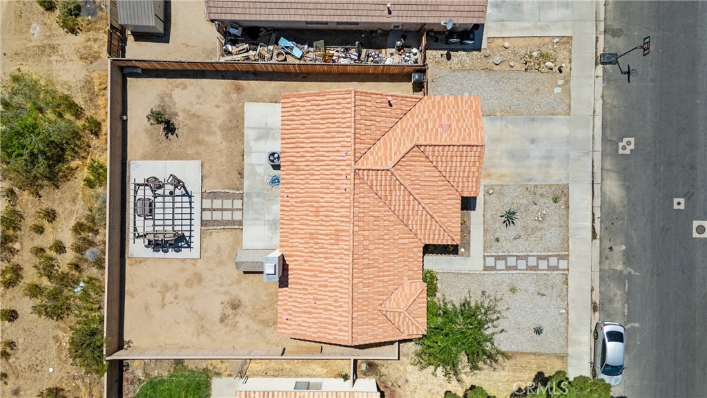 https://media.crmls.org/medias/5ad1f8d6-1e76-4882-b0a3-85ec4e626930.jpg?preset=X-Large