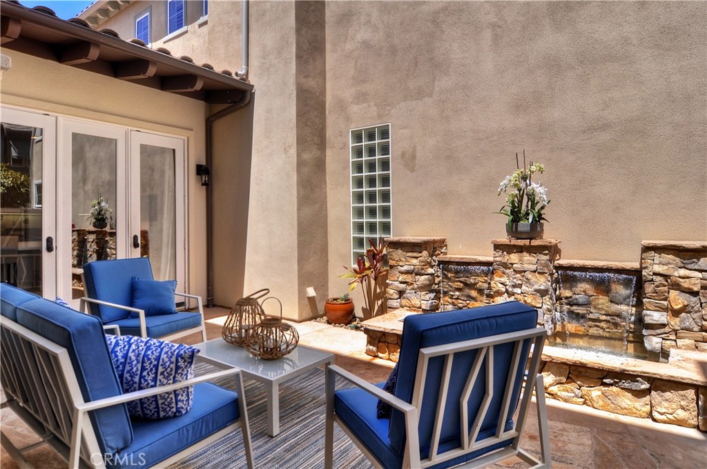 https://media.crmls.org/medias/5ad2fc03-c4fe-424f-ba0b-4f2bd1eb6967.jpg?preset=X-Large