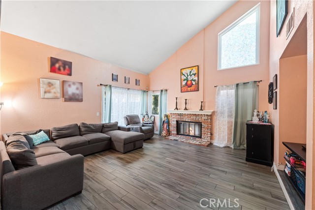 7726 Whitney Drive, Jurupa Valley CA: https://media.crmls.org/medias/5ad34624-b0ce-4d7f-bd93-9e300e505be4.jpg