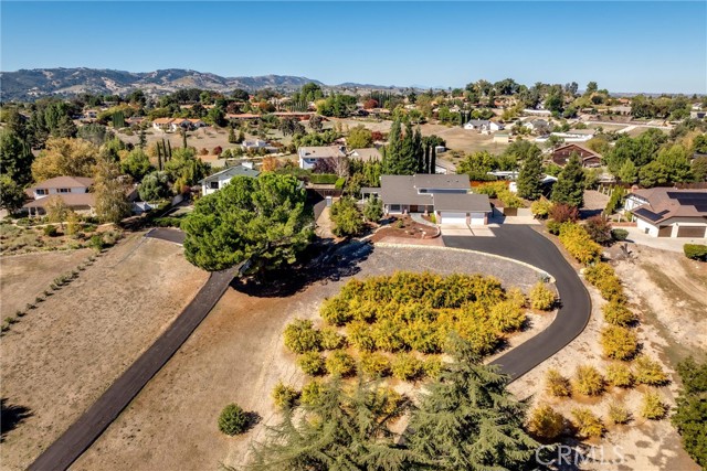 Detail Gallery Image 3 of 52 For 833 Rolling Hills Dr, Paso Robles,  CA 93446 - 4 Beds | 3 Baths