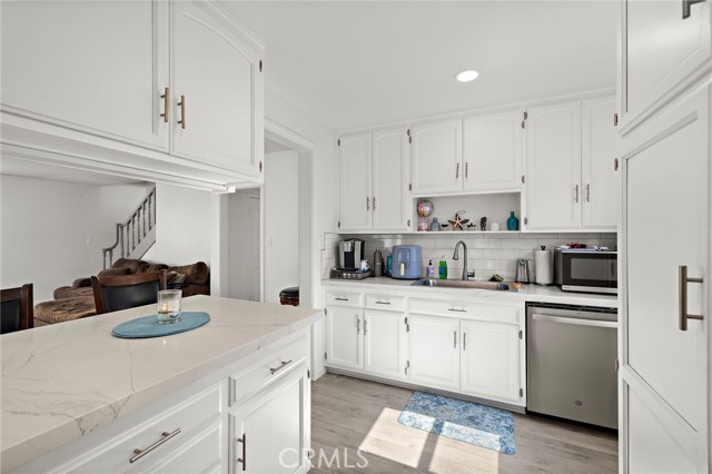 4292 Howard Avenue, Los Alamitos CA: https://media.crmls.org/medias/5ad44e36-c68d-4c24-9dd9-27521fa77740.jpg