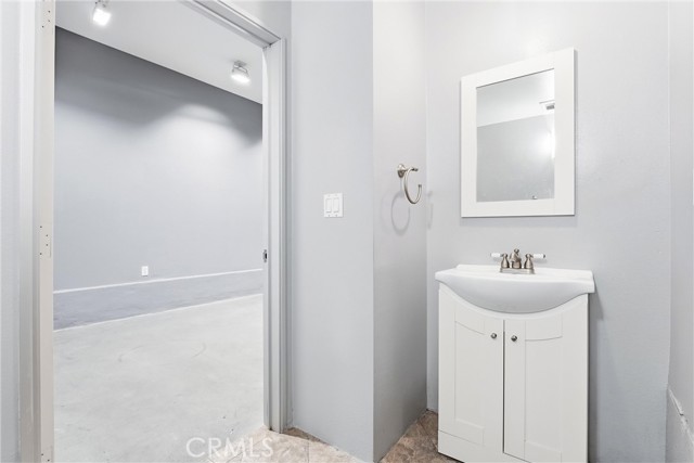 Detail Gallery Image 8 of 29 For 911 E Santa Ana, Santa Ana,  CA 92701 - 1 Beds | 2/1 Baths