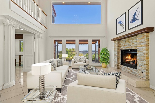3916 Carnavon Way, Los Angeles CA: https://media.crmls.org/medias/5ad4e4dc-2bfb-45b7-b136-7b06d84f6767.jpg