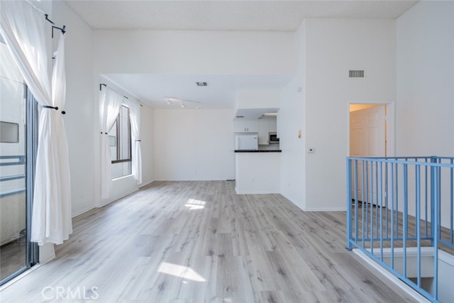 Detail Gallery Image 9 of 27 For 1242 S Holt Ave #104,  Los Angeles,  CA 90035 - 2 Beds | 2/1 Baths