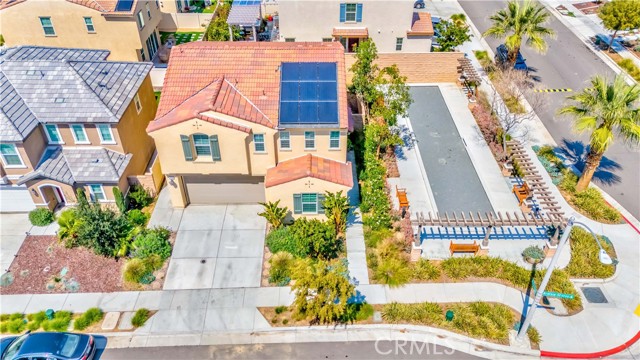 9795 Ardisia Street, Riverside CA: https://media.crmls.org/medias/5ad64c4b-e636-4d30-81e0-60bfc3ce6802.jpg
