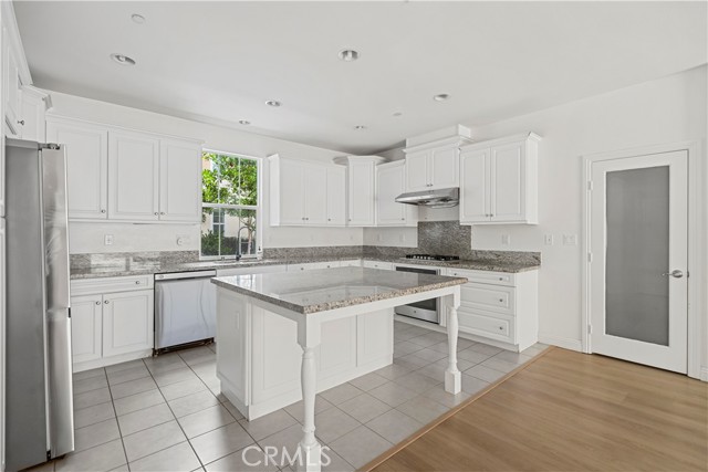 Detail Gallery Image 5 of 56 For 217 Wicker, Irvine,  CA 92618 - 4 Beds | 3 Baths