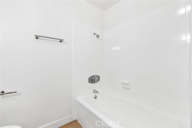 8065 E Ring Street, Long Beach CA: https://media.crmls.org/medias/5ad67efe-3711-4403-8032-52b1492cf307.jpg