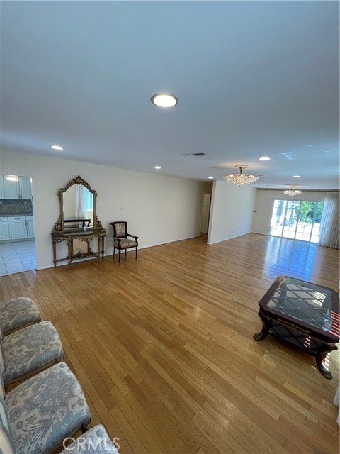 Detail Gallery Image 3 of 28 For 5118 Newcastle Ave, Encino,  CA 91316 - 3 Beds | 2 Baths