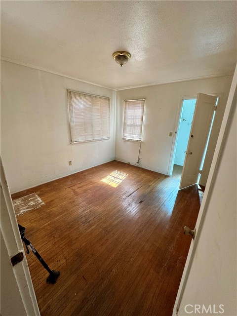 2046 S Ridgeley Drive, Los Angeles CA: https://media.crmls.org/medias/5ad7e6c3-639e-4657-9377-9ce9b9d7b255.jpg