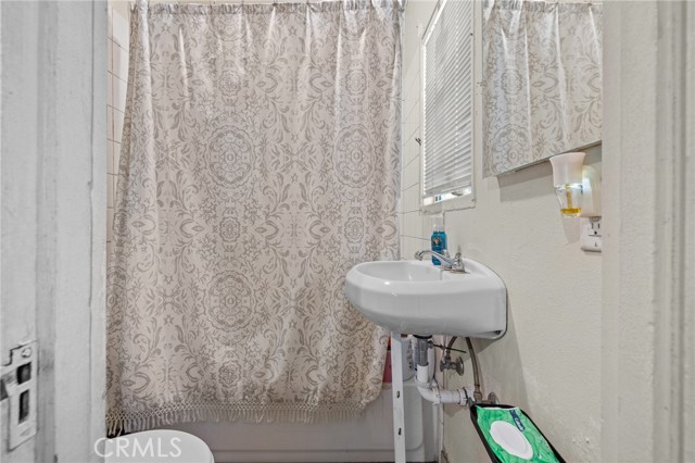608 E Main Street, Santa Paula CA: https://media.crmls.org/medias/5ad8532c-ae3f-4cba-891f-c57429a3b3f4.jpg