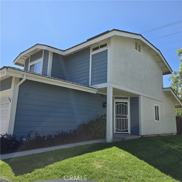 Detail Gallery Image 2 of 29 For 951 Inn Keeper Ln #D,  Corona,  CA 92881 - 3 Beds | 2/1 Baths