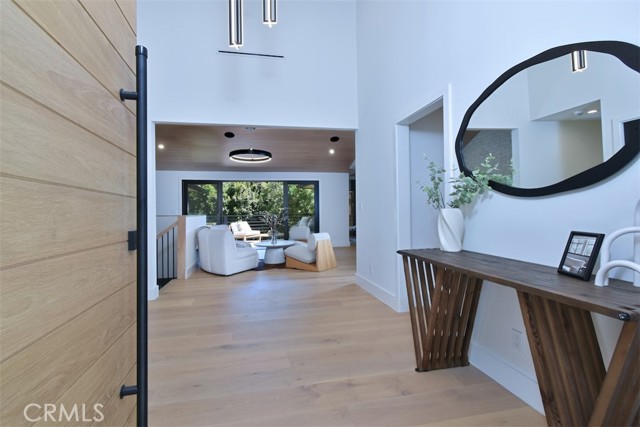 Detail Gallery Image 3 of 68 For 13327 Cheltenham Dr, Sherman Oaks,  CA 91423 - 4 Beds | 5/1 Baths