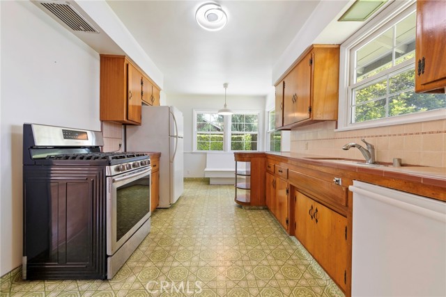 Image 11 of 38 For 883 Leadora Avenue