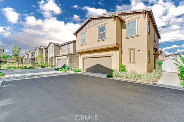 Detail Gallery Image 2 of 33 For 2526 Gunner Ridge, Rialto,  CA 92377 - 3 Beds | 2/1 Baths