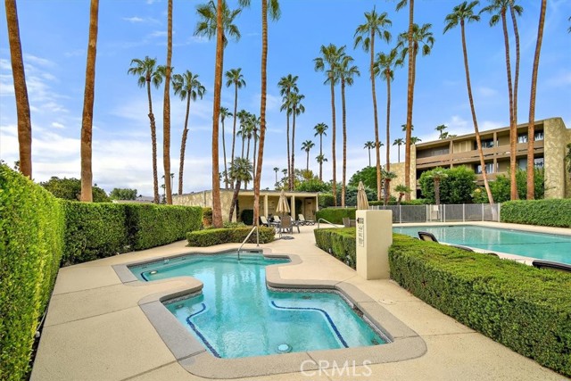 1660 S La Reina Way #2D, Palm Springs, CA 92264