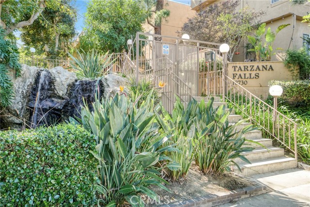 18730 Hatteras Street, Tarzana CA: https://media.crmls.org/medias/5ada1fc7-ace8-412a-b4f7-c56b8c2ed88e.jpg