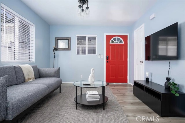 Detail Gallery Image 2 of 11 For 204 Welcome St, Los Angeles,  CA 90026 - 3 Beds | 1 Baths