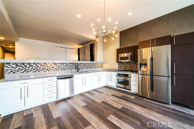 Detail Gallery Image 7 of 20 For 1100 Wilshire Bld #2707,  Los Angeles,  CA 90017 - 1 Beds | 1 Baths