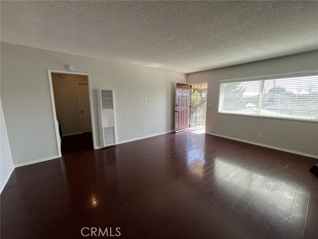 Detail Gallery Image 7 of 21 For 11880 Eucalyptus Ave #C,  Hawthorne,  CA 90250 - 2 Beds | 1 Baths