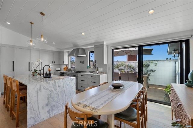 3212 N Poinsettia Avenue, Manhattan Beach CA: https://media.crmls.org/medias/5adc682f-2117-48c3-a922-03e930556d23.jpg