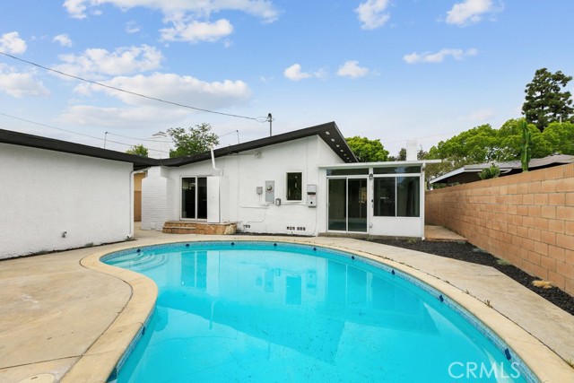 5116 E Wardlow Road, Long Beach CA: https://media.crmls.org/medias/5adca33f-26c4-457d-9071-116134f3c526.jpg