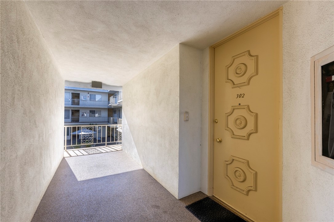 Detail Gallery Image 24 of 36 For 2500 E 2nd St #302,  Long Beach,  CA 90803 - 2 Beds | 2 Baths