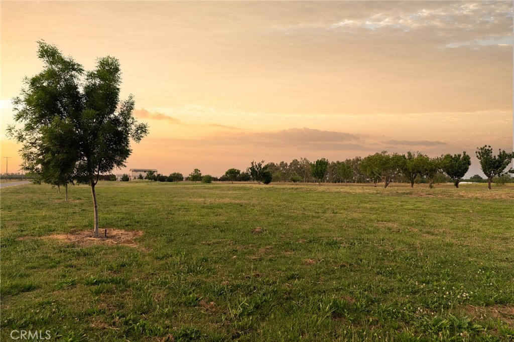 https://media.crmls.org/medias/5adccb0b-834d-47e4-8a5c-36b9db485691.jpg?preset=X-Large