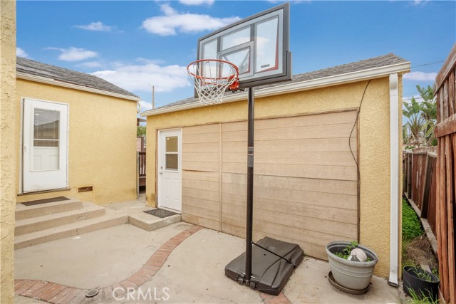 Detail Gallery Image 31 of 50 For 1420 N Frederic, Burbank,  CA 91505 - 3 Beds | 2/1 Baths