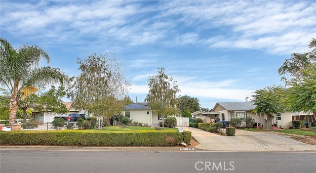 1028 Euclid Avenue, Beaumont CA: https://media.crmls.org/medias/5add4b0f-202e-4c41-803d-27dc519663ab.jpg