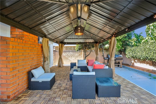 1533 W San Lorenzo Ave, Santa Ana CA: https://media.crmls.org/medias/5ade1403-b07b-4cf4-aad9-074d12b34101.jpg