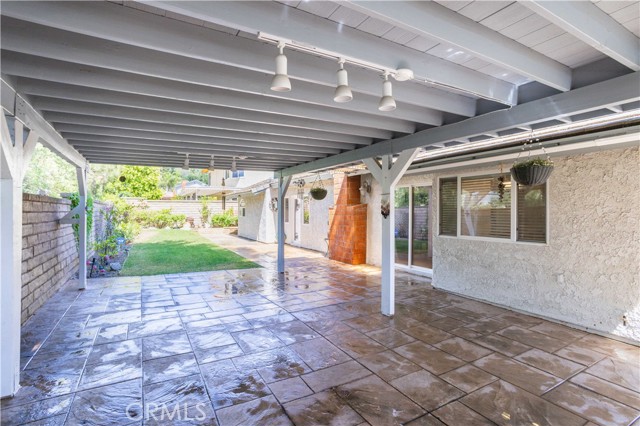 24302 Vista Ridge Drive, Valencia CA: https://media.crmls.org/medias/5ade2de0-3737-4953-bab3-501ecb2bec4b.jpg