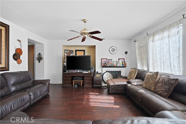 Detail Gallery Image 14 of 51 For 28385 Crispin, Moreno Valley,  CA 92555 - 6 Beds | 3/1 Baths