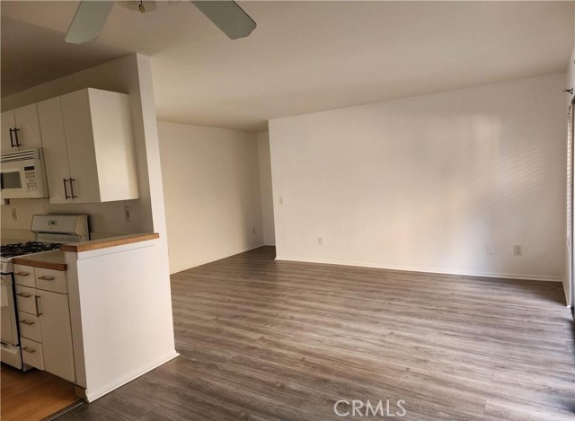 Detail Gallery Image 3 of 25 For 18350 Hatteras St #163,  Tarzana,  CA 91356 - 2 Beds | 1 Baths