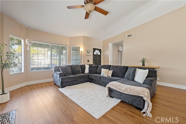 Detail Gallery Image 11 of 43 For 22552 Barcotta, Saugus,  CA 91350 - 3 Beds | 2 Baths