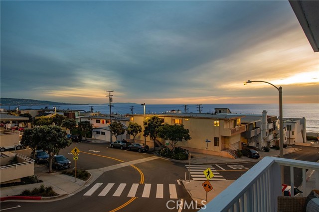 209 15th Street, Manhattan Beach, California 90266, 3 Bedrooms Bedrooms, ,2 BathroomsBathrooms,Residential,Sold,15th,SB23017345