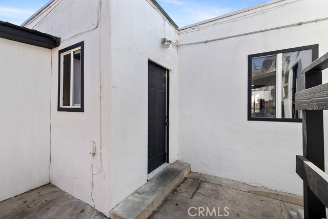 182 E McFarlane Street, Ventura CA: https://media.crmls.org/medias/5ae20f59-7588-4931-b02b-d2abb41ee1a7.jpg