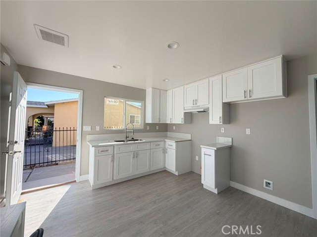 Detail Gallery Image 3 of 12 For 621 Leonard Ave a,  Los Angeles,  CA 90022 - 2 Beds | 1 Baths