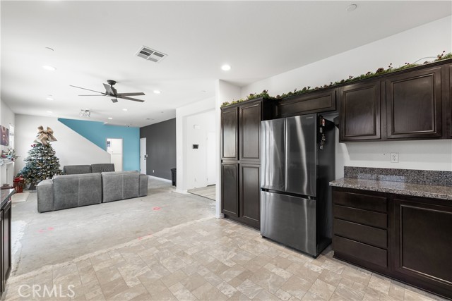 Detail Gallery Image 15 of 49 For 2517 San Madrid Way, Rosamond,  CA 93560 - 3 Beds | 2/1 Baths