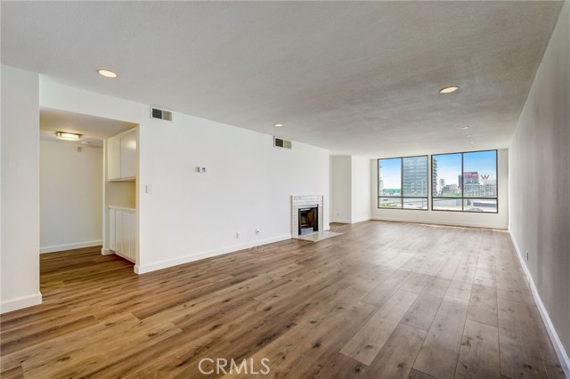 Detail Gallery Image 2 of 46 For 1900 Vine St #102,  Los Angeles,  CA 90068 - 2 Beds | 2 Baths